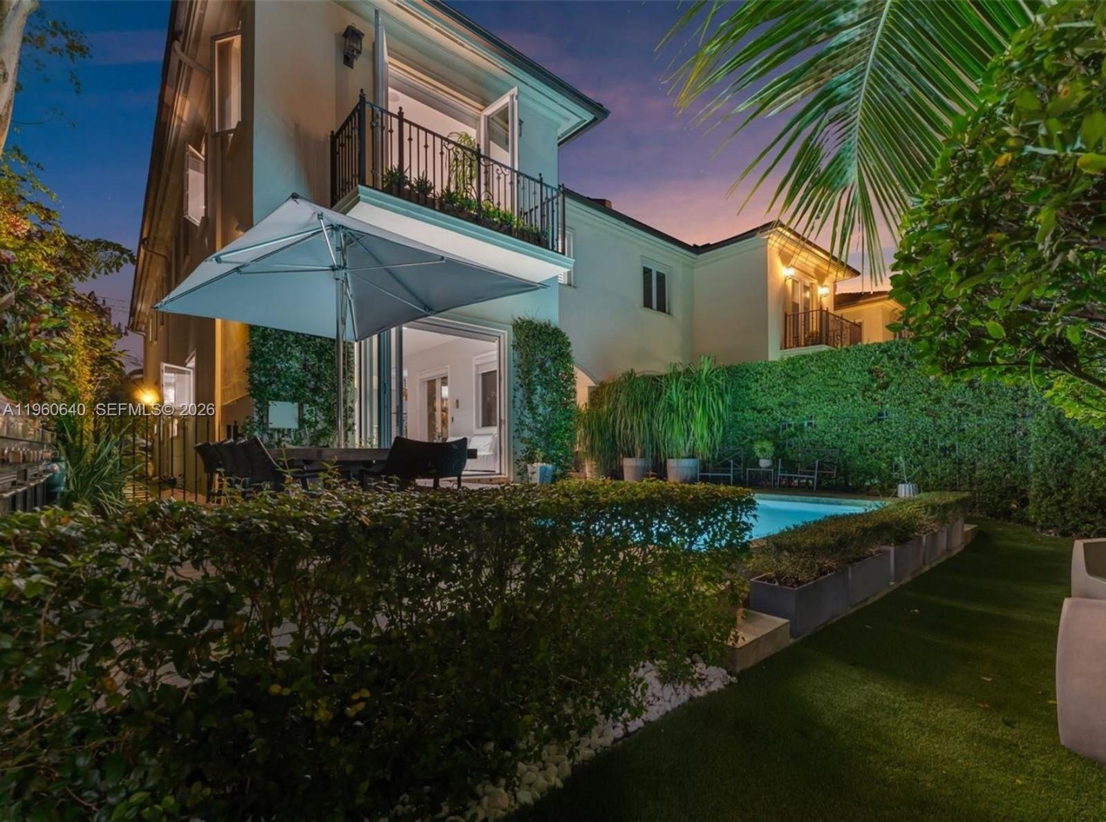 GABLES WATERWAY TOWN - Residential