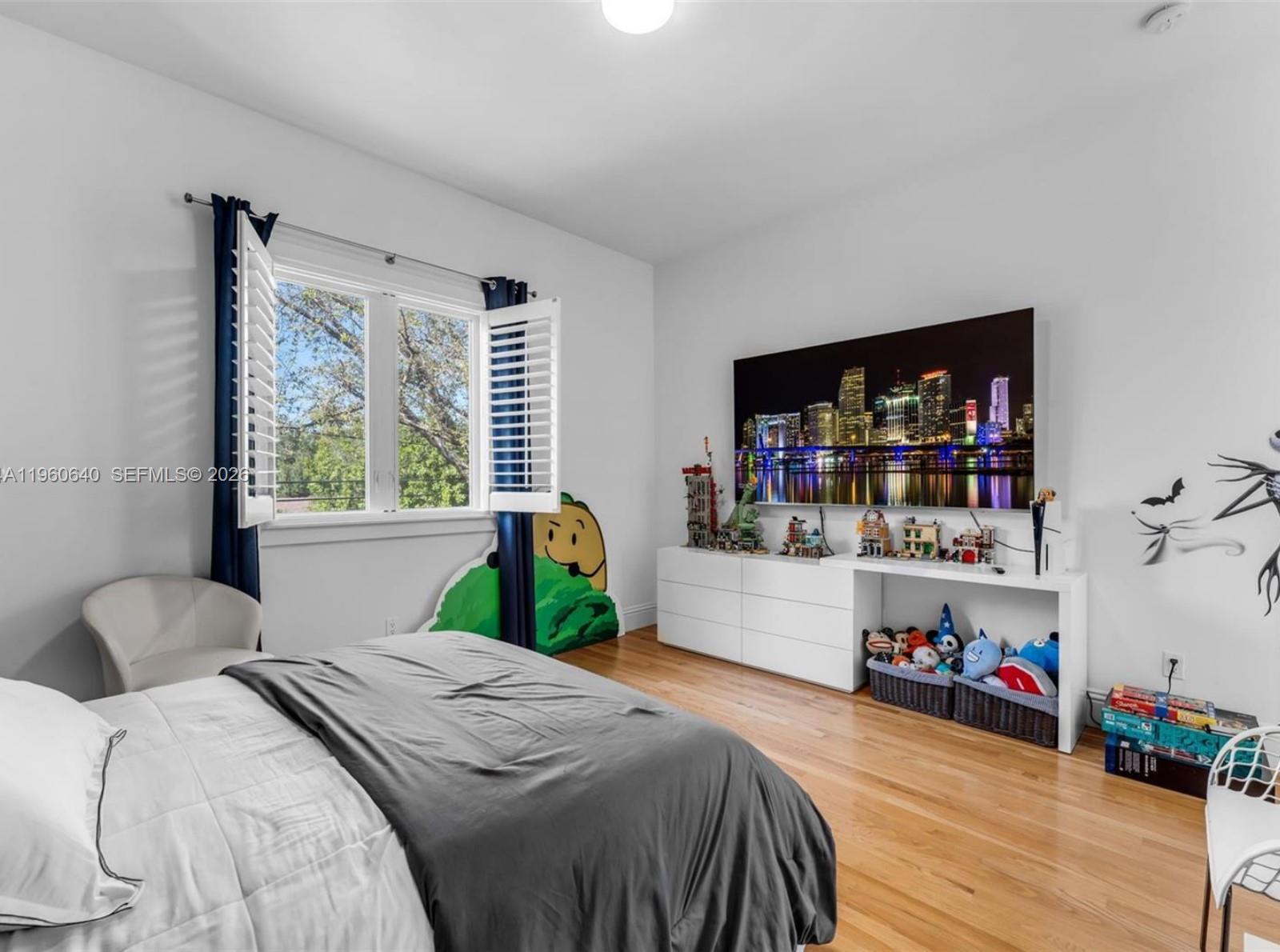 GABLES WATERWAY TOWN - Residential