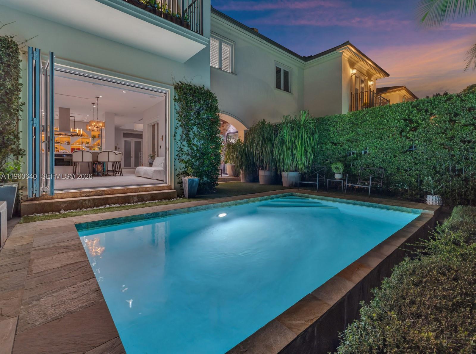 GABLES WATERWAY TOWN - Residential