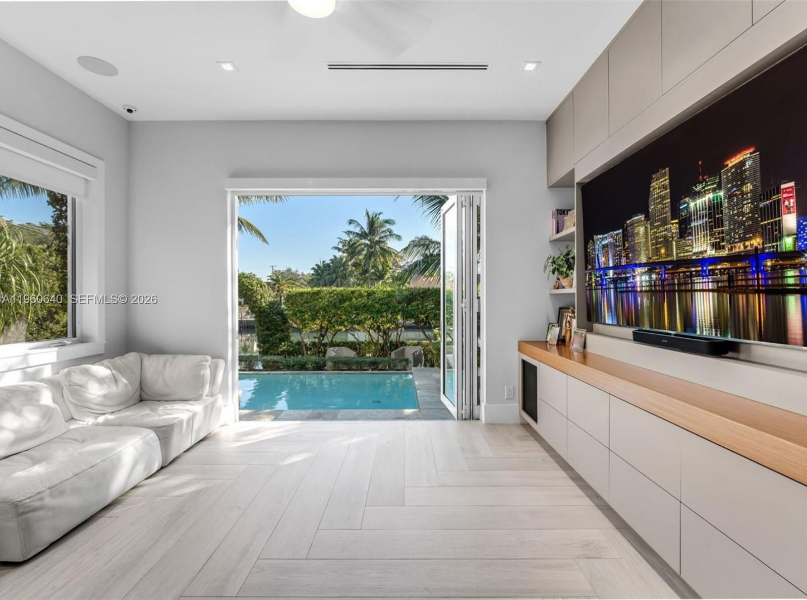 GABLES WATERWAY TOWN - Residential