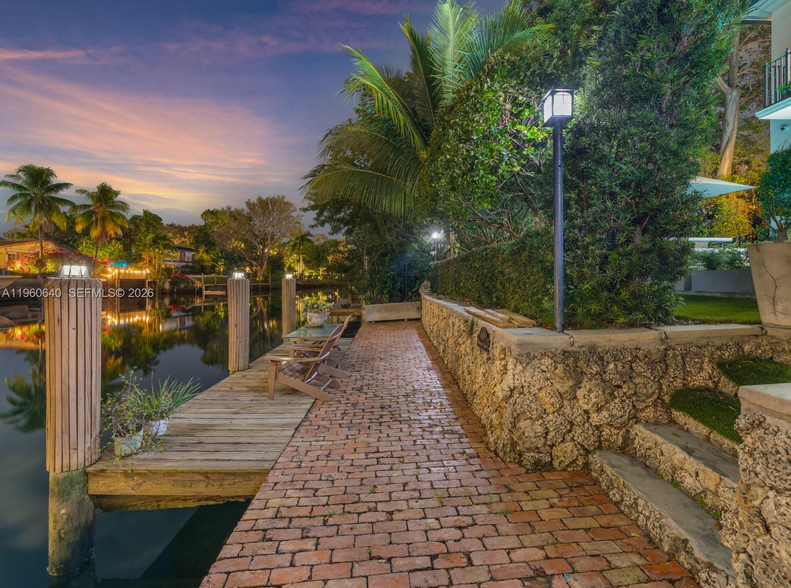 GABLES WATERWAY TOWN - Residential