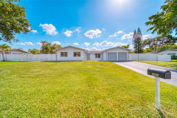 18520 SW 88TH RD, CUTLER BAY, FL 33157 - Image 44352acb5c0bcaaaae4005dea32ffa2f/2119324474