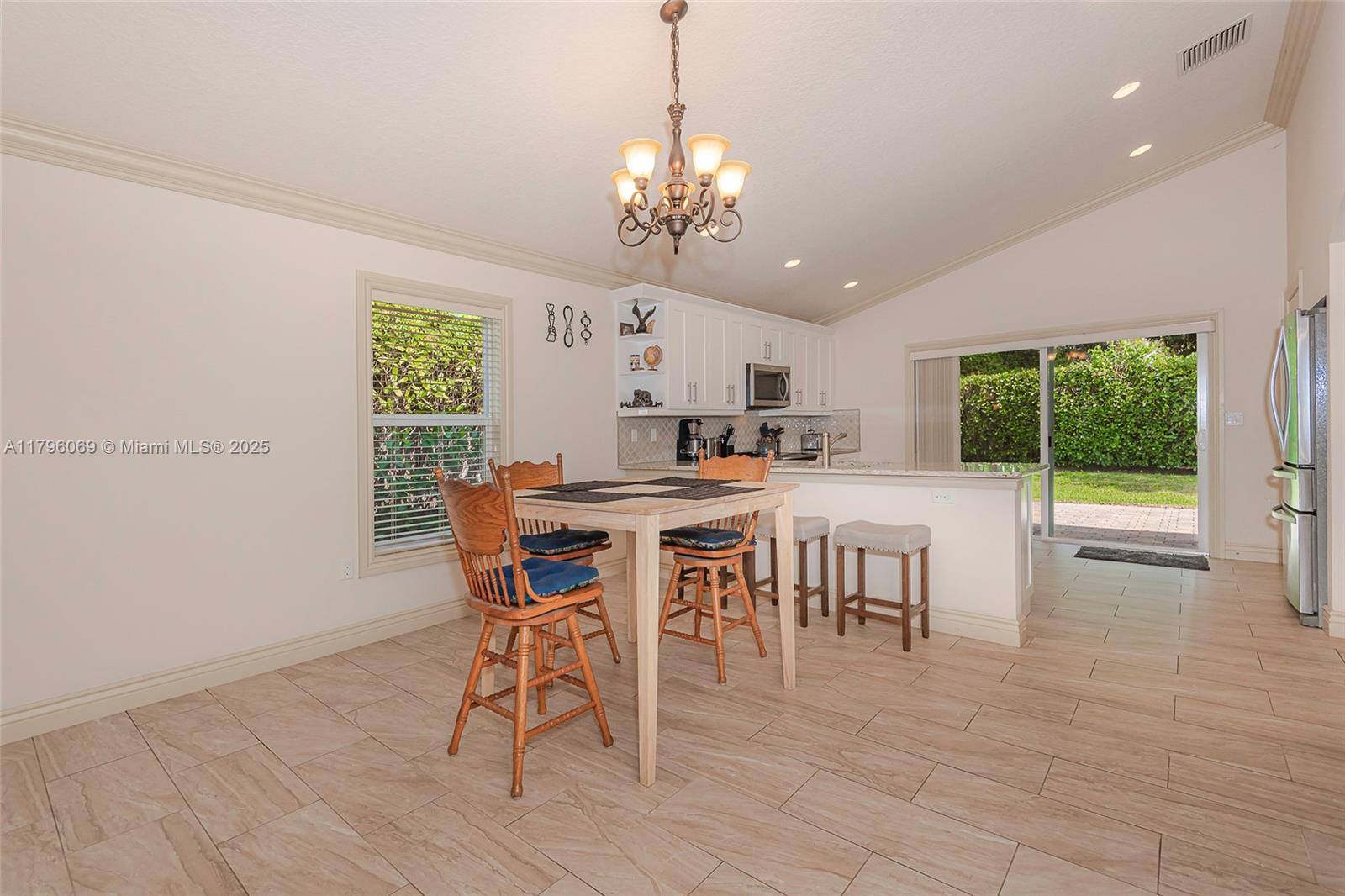 COUNTRY CLUB ACRES 2 - Residential
