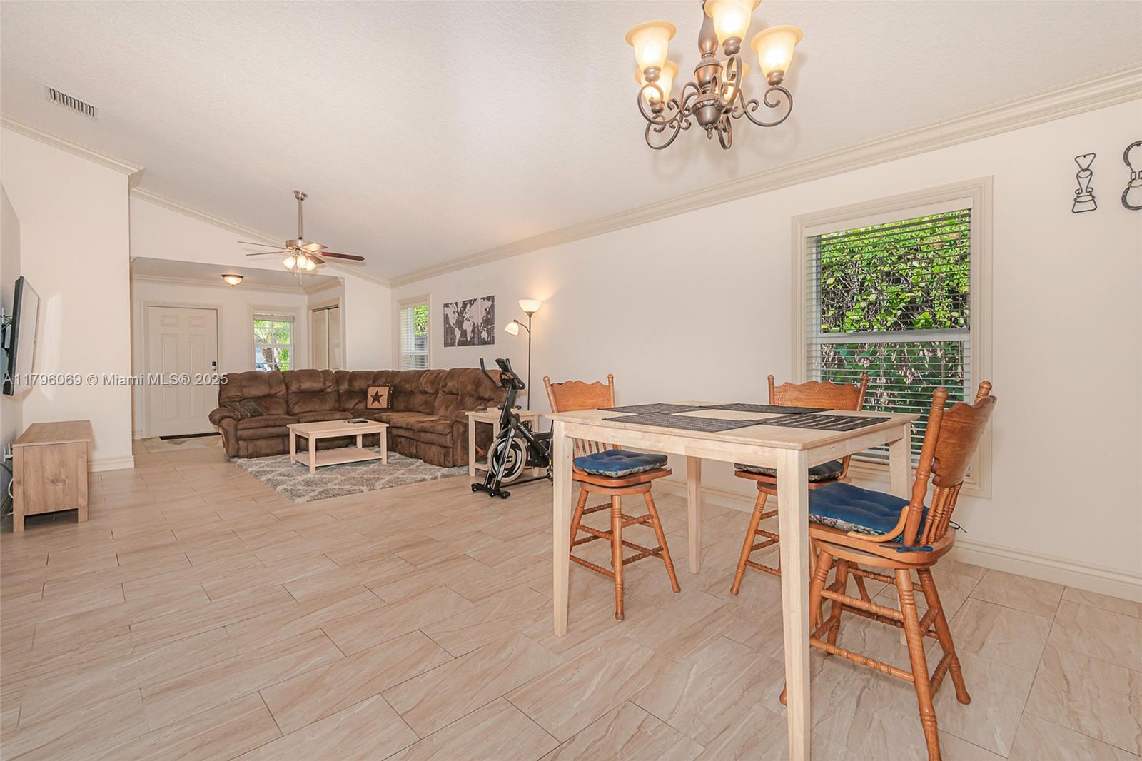 COUNTRY CLUB ACRES 2 - Residential