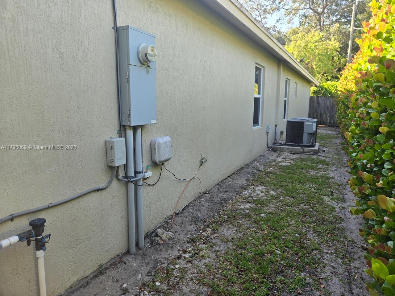COUNTRY CLUB ACRES 2 - Residential