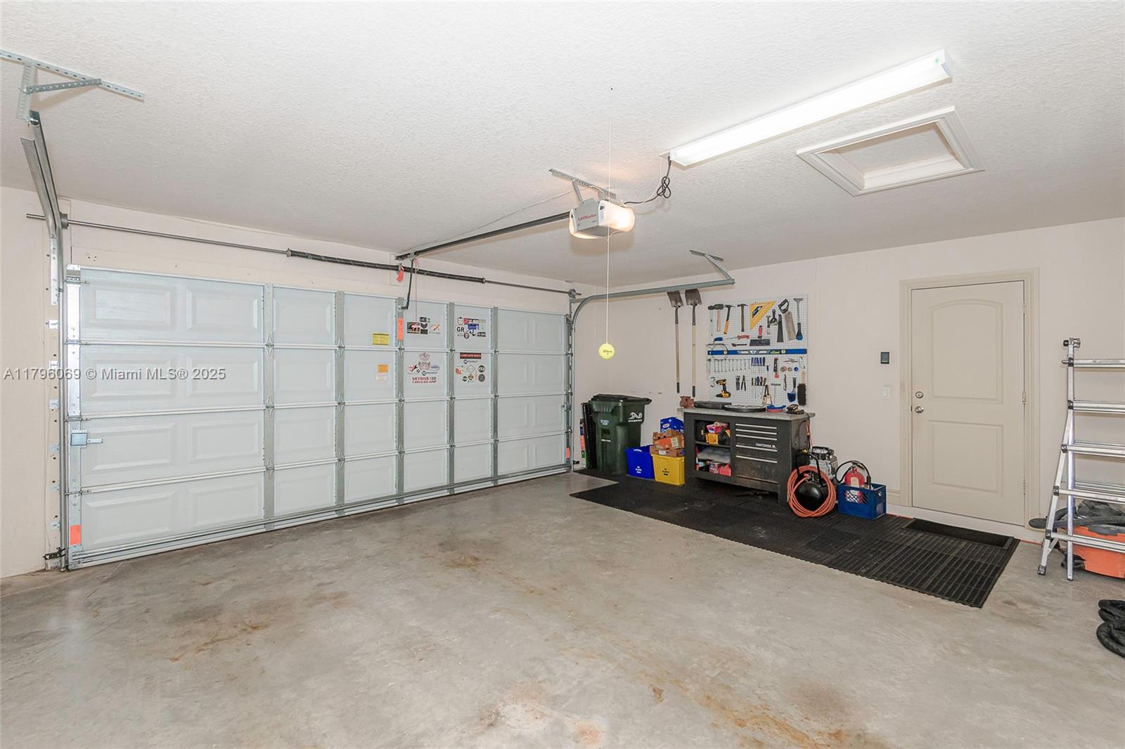 COUNTRY CLUB ACRES 2 - Residential