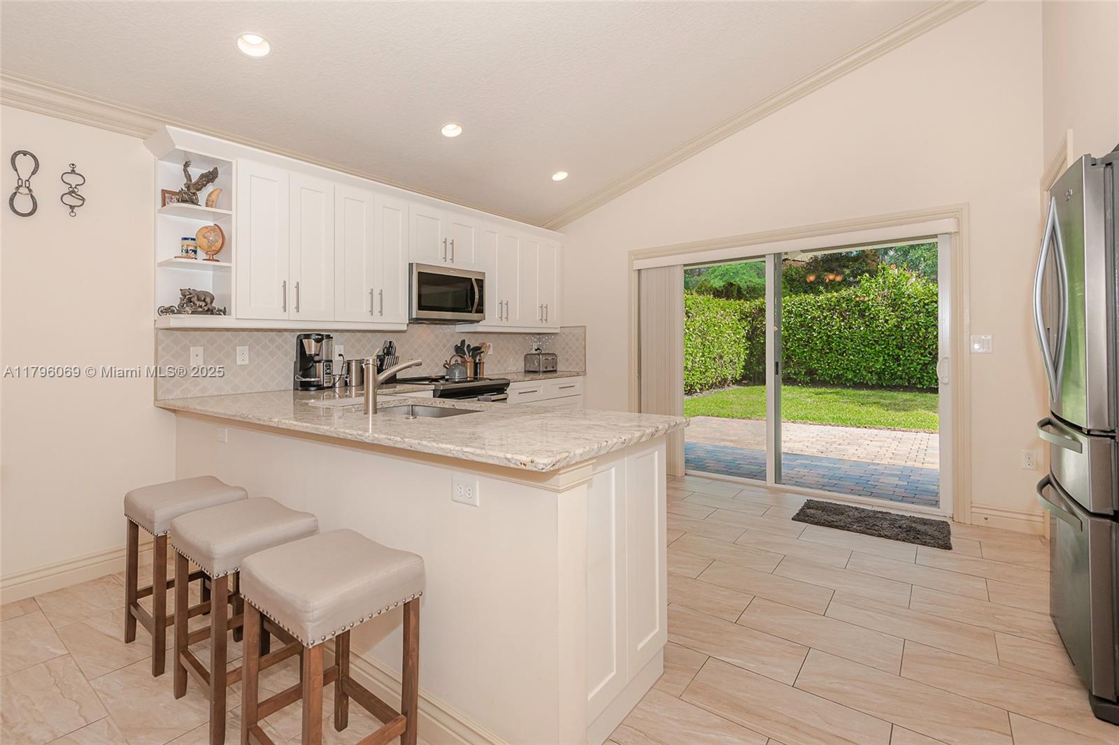 COUNTRY CLUB ACRES 2 - Residential