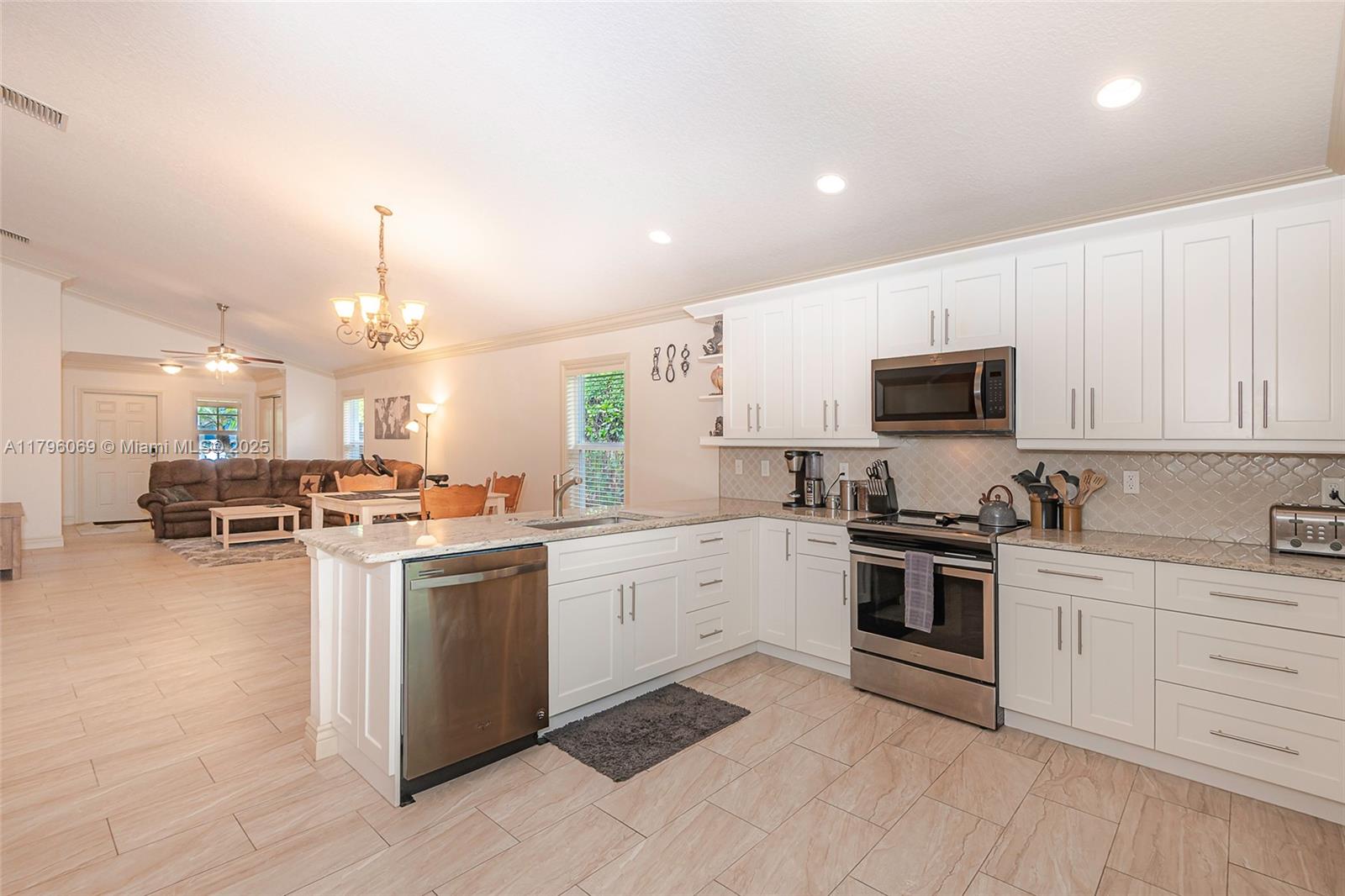COUNTRY CLUB ACRES 2 - Residential