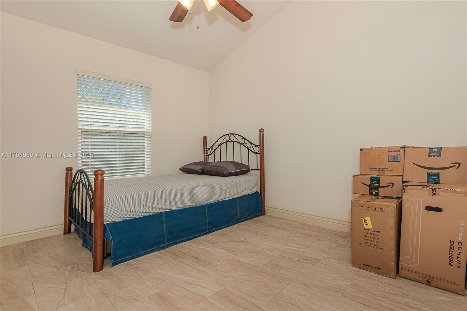 COUNTRY CLUB ACRES 2 - Residential