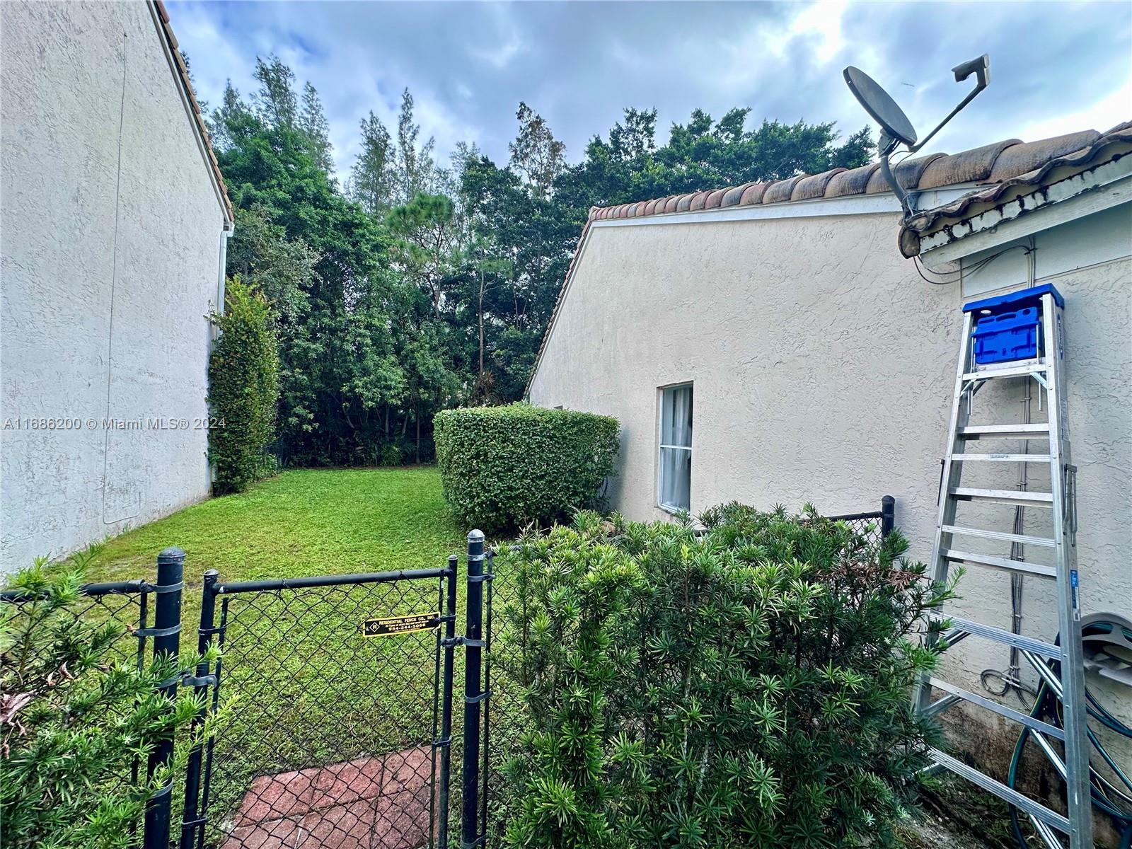WOODSIDE ESTATES - Residential