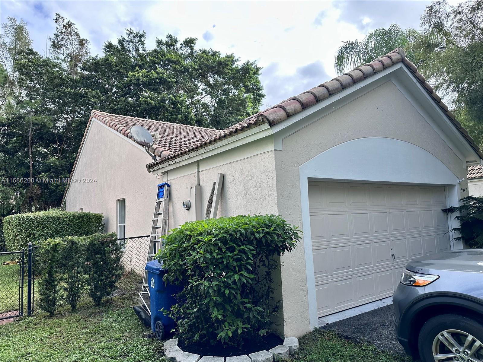 WOODSIDE ESTATES - Residential