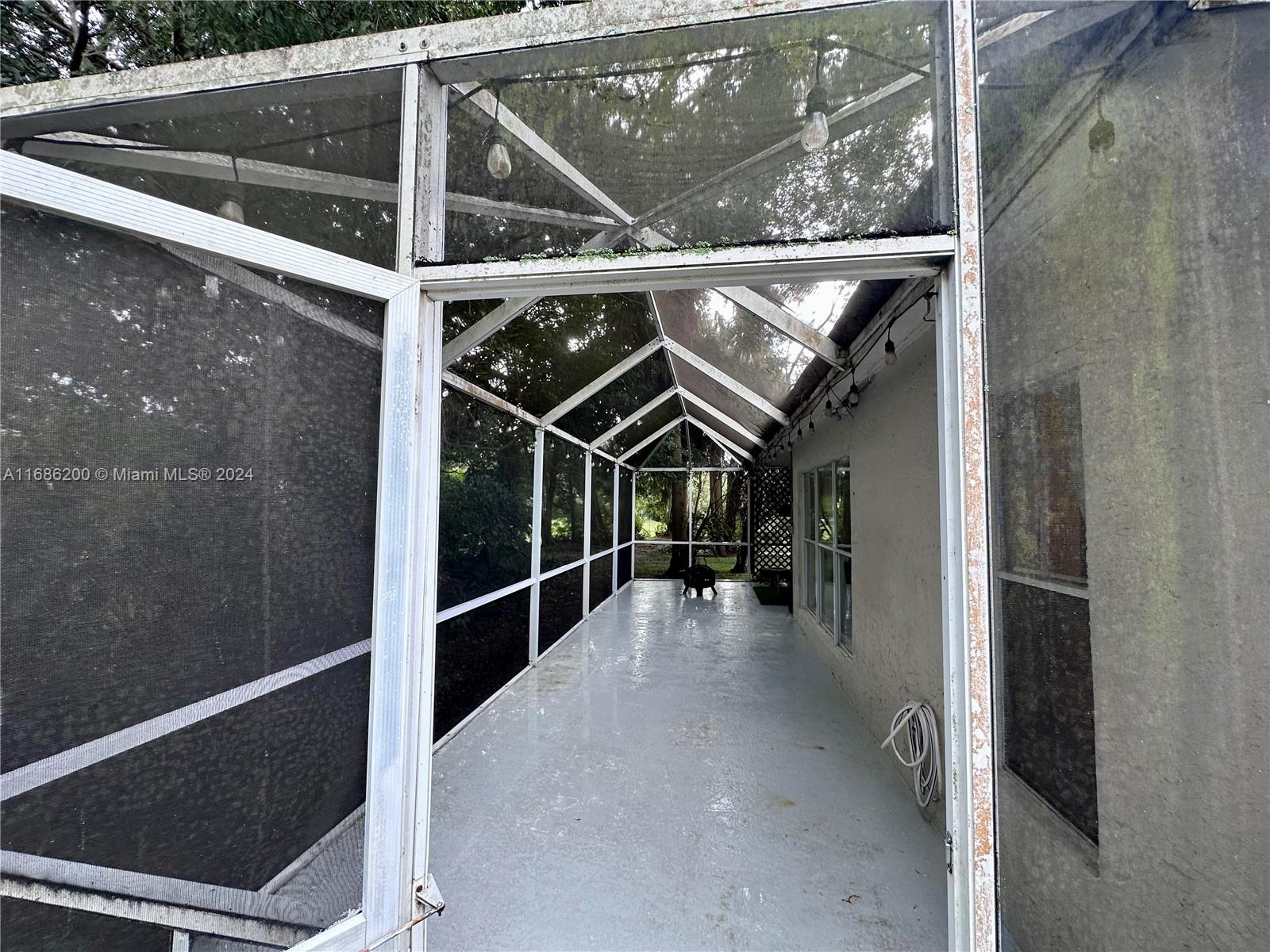 WOODSIDE ESTATES - Residential