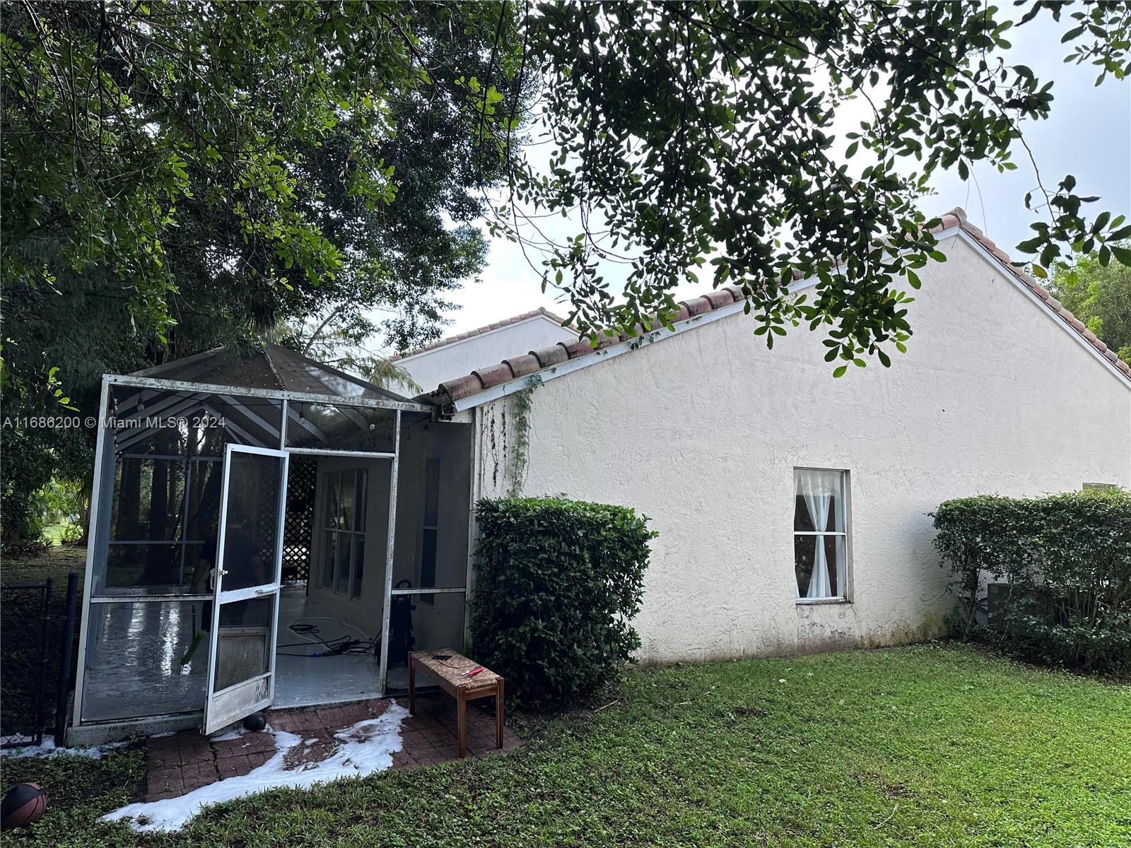 WOODSIDE ESTATES - Residential