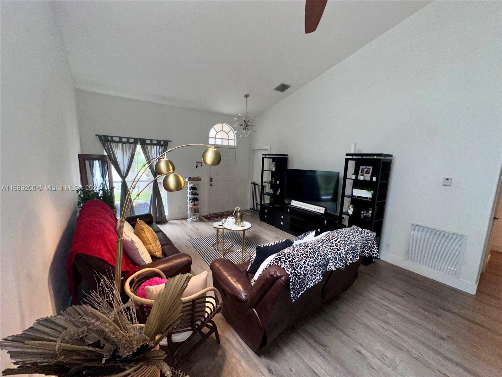 WOODSIDE ESTATES - Residential