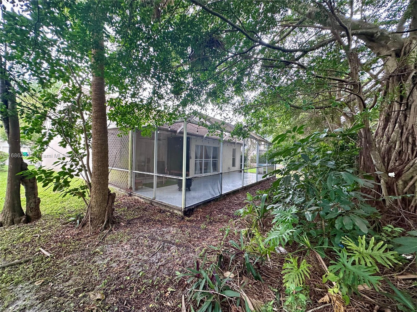 WOODSIDE ESTATES - Residential