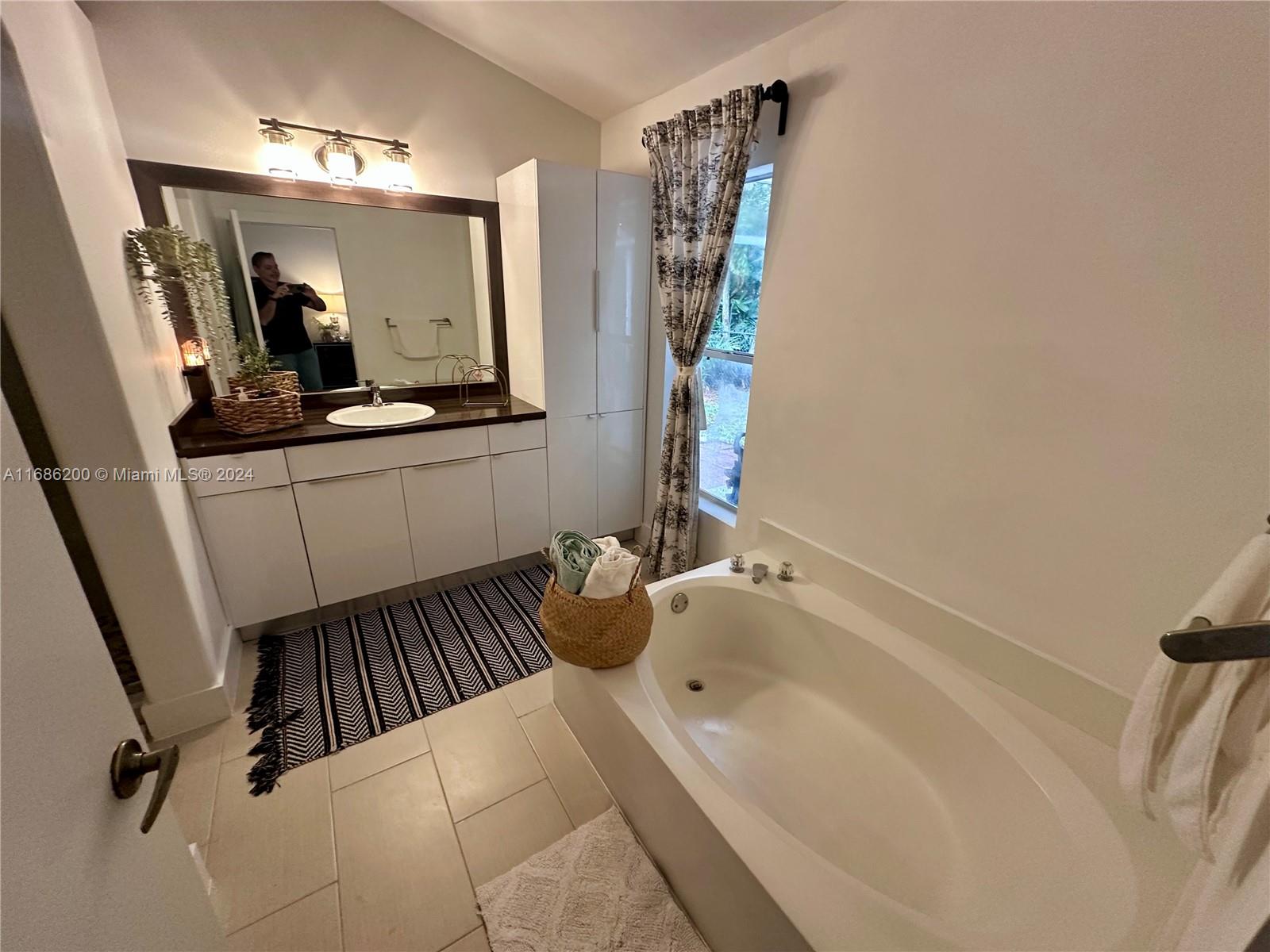 WOODSIDE ESTATES - Residential
