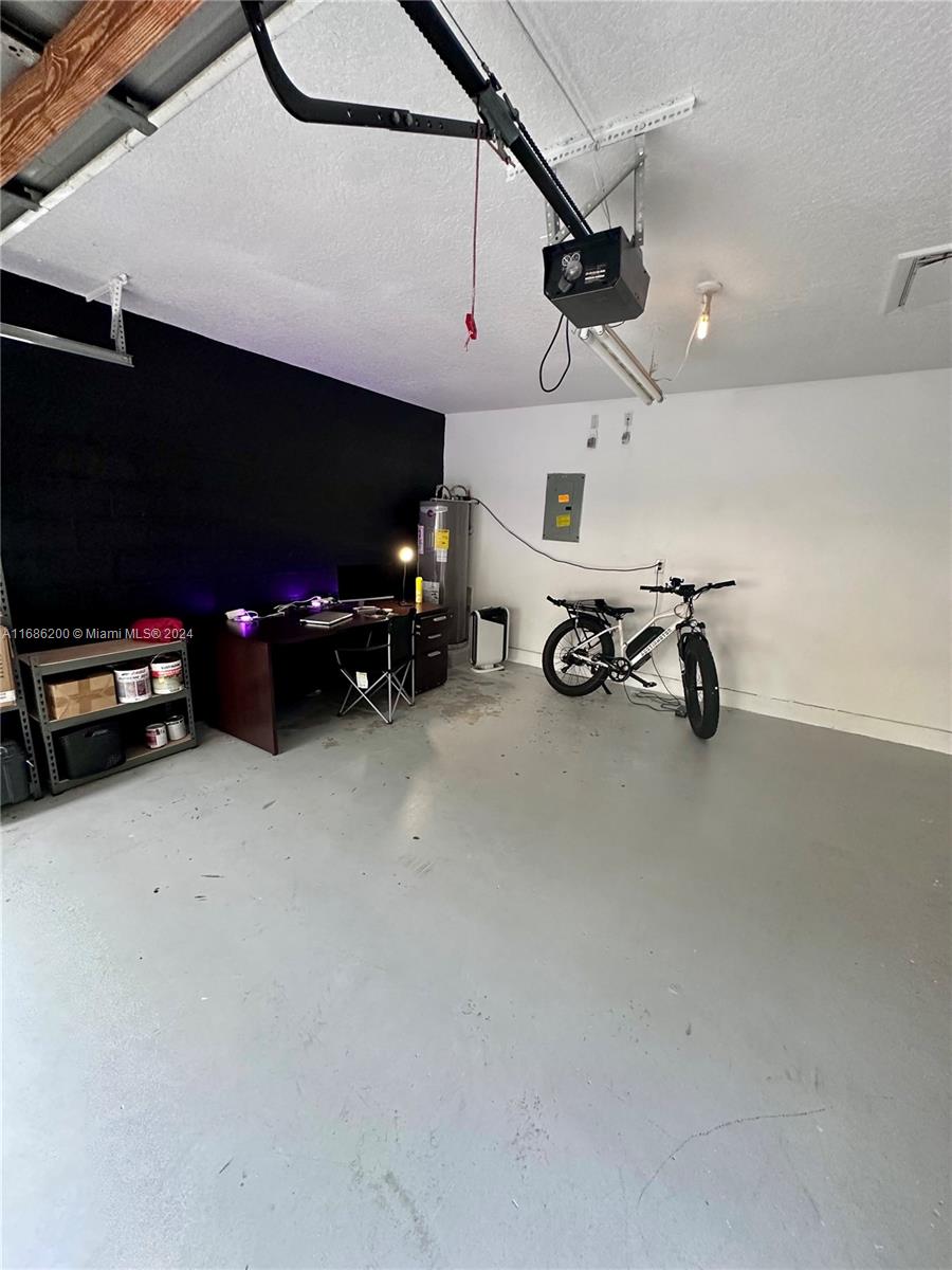 WOODSIDE ESTATES - Residential