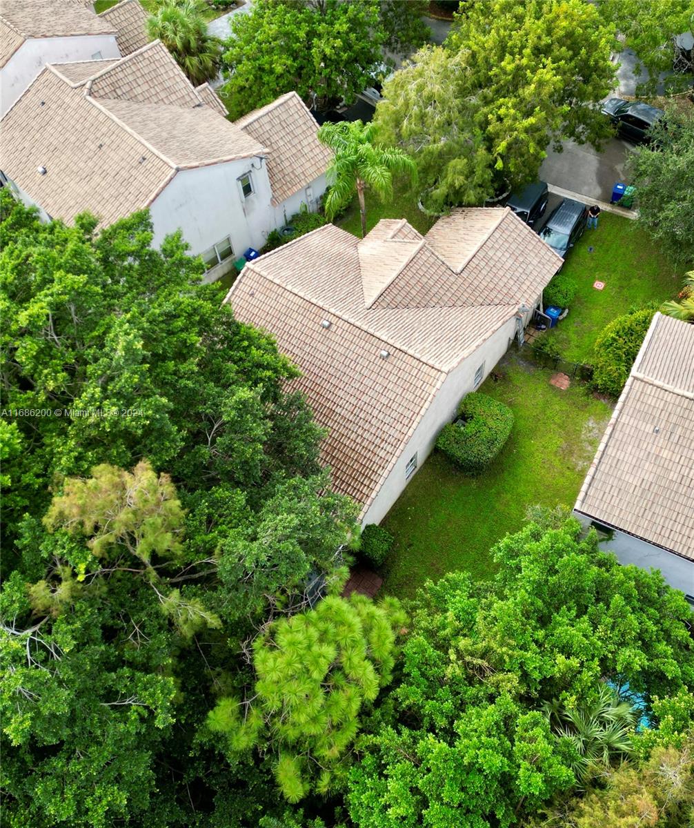 WOODSIDE ESTATES - Residential