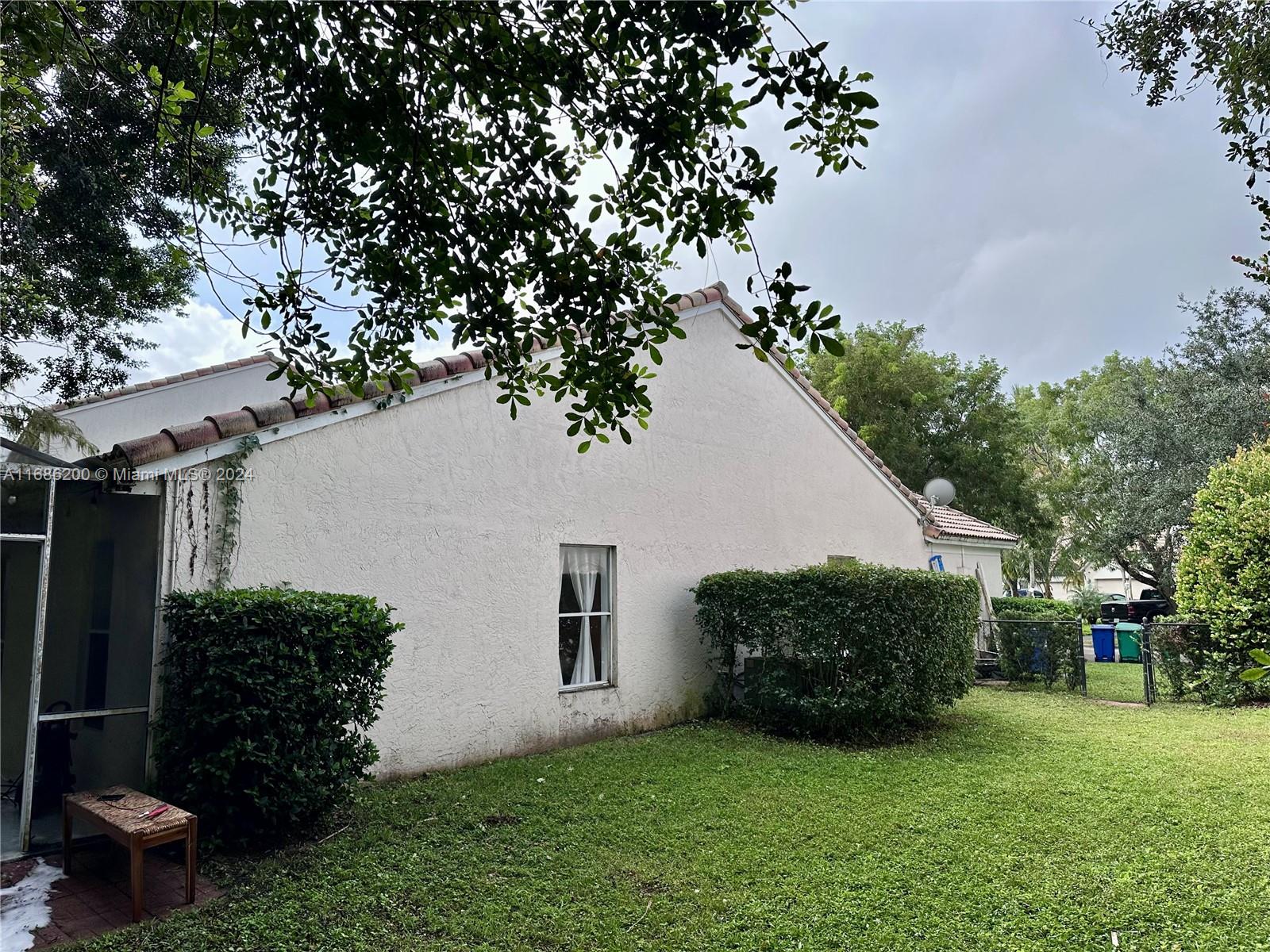 WOODSIDE ESTATES - Residential