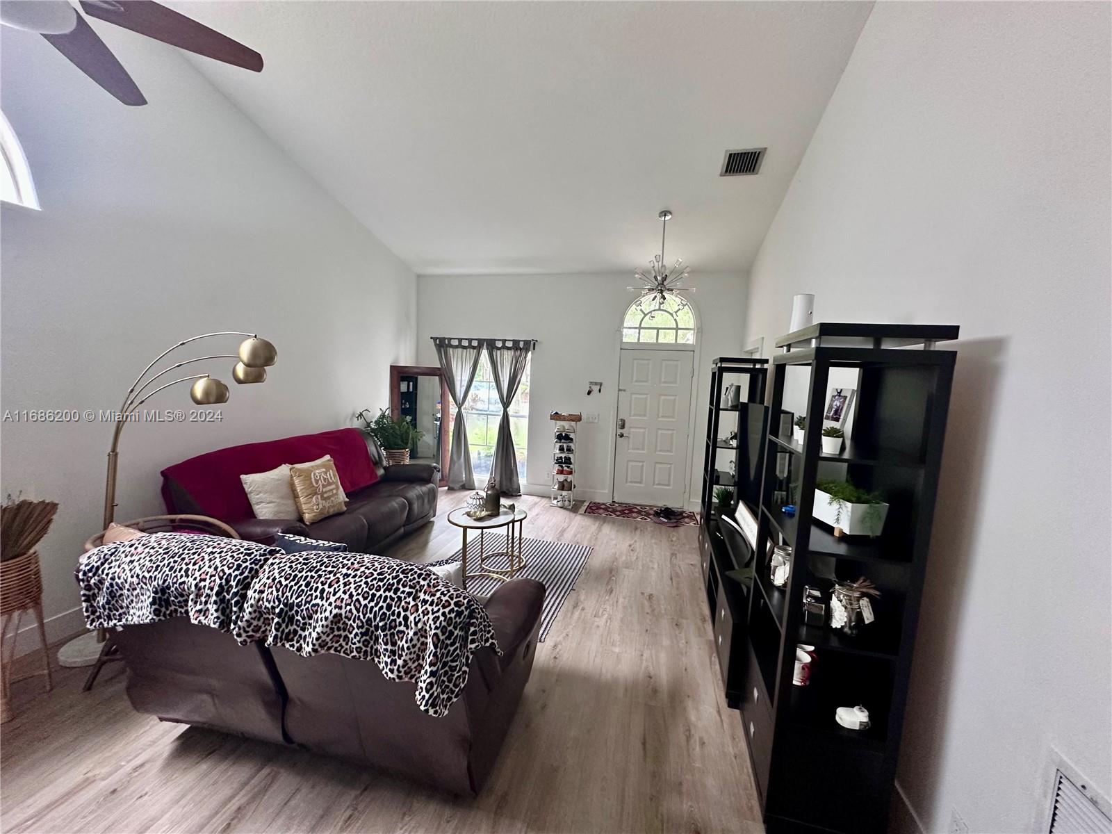 WOODSIDE ESTATES - Residential