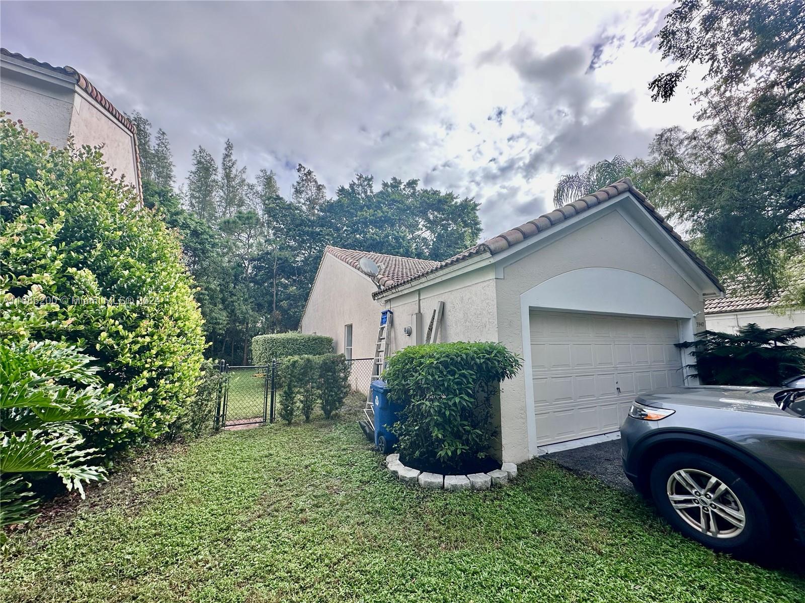 WOODSIDE ESTATES - Residential