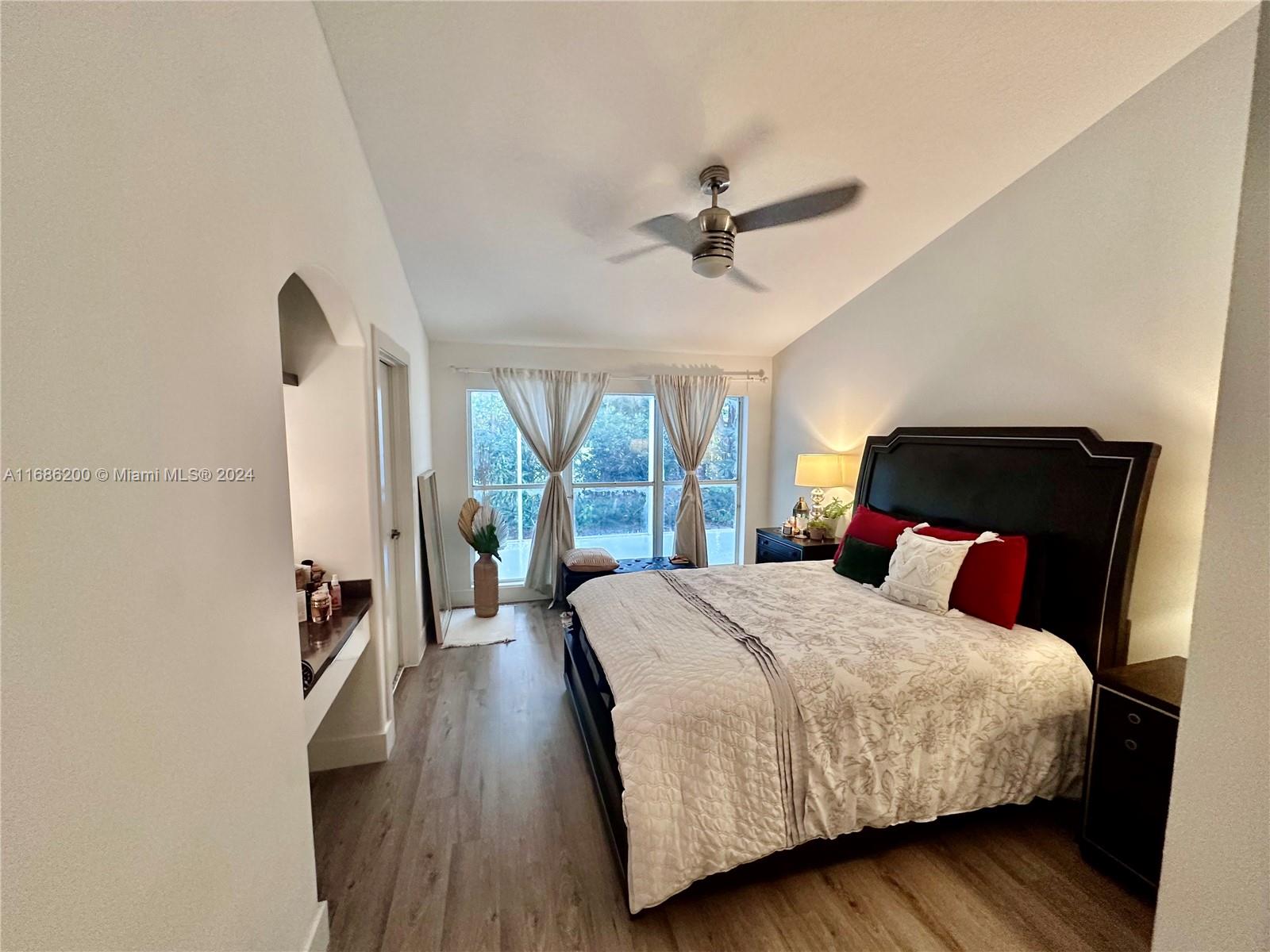 WOODSIDE ESTATES - Residential