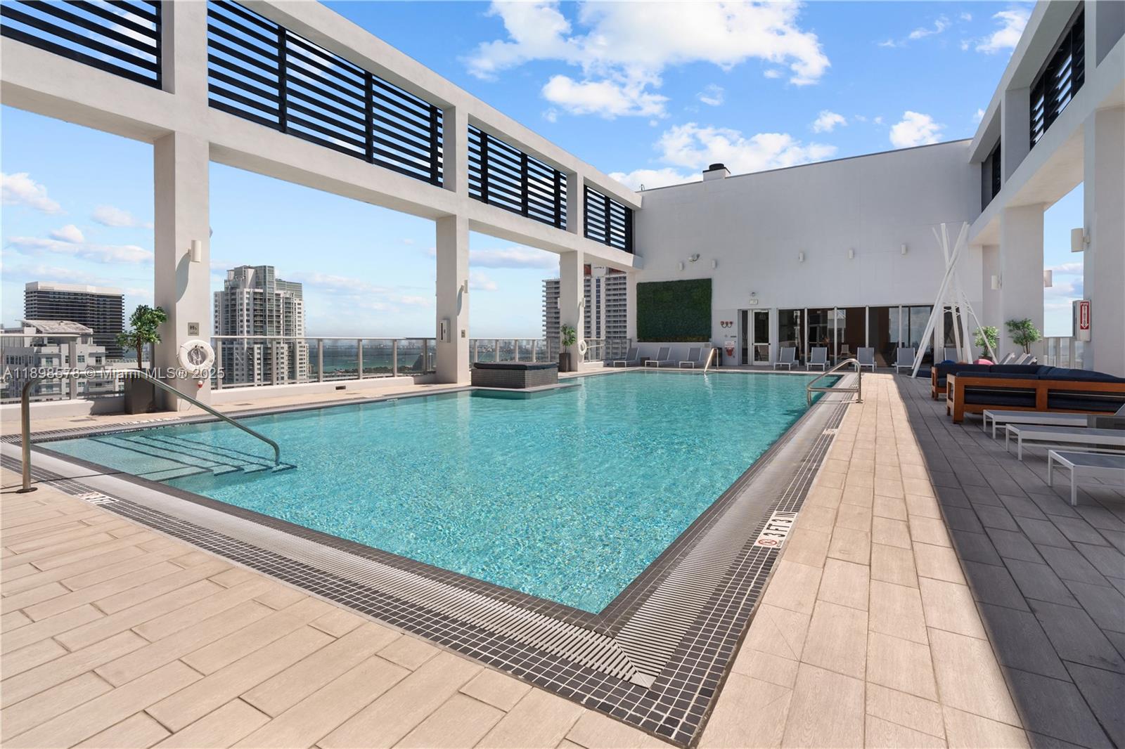 CENTRO CONDO - Residential