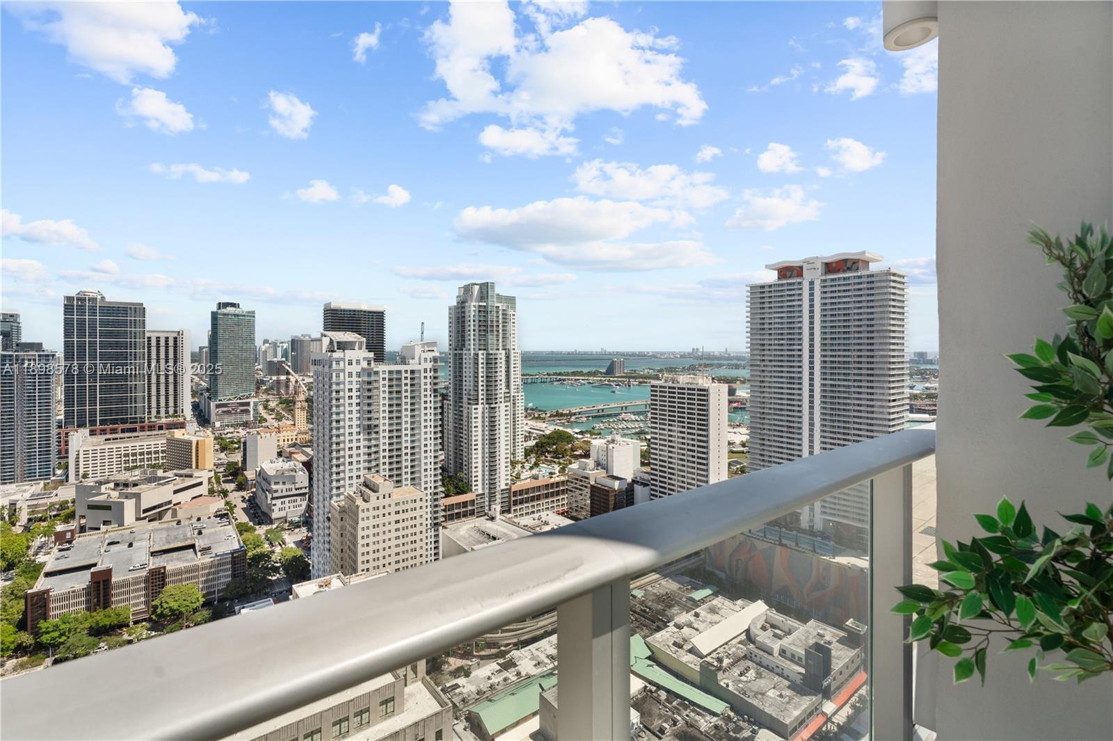 CENTRO CONDO - Residential