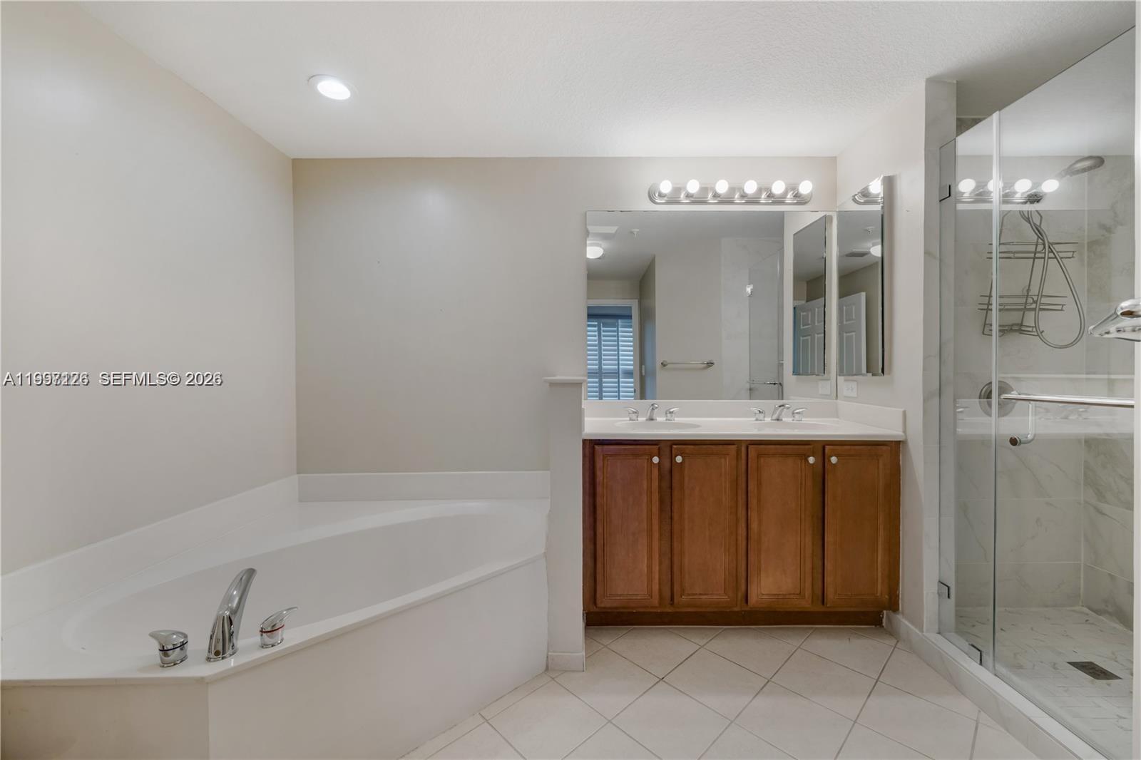 THE GRANDE CONDO - Residential Lease