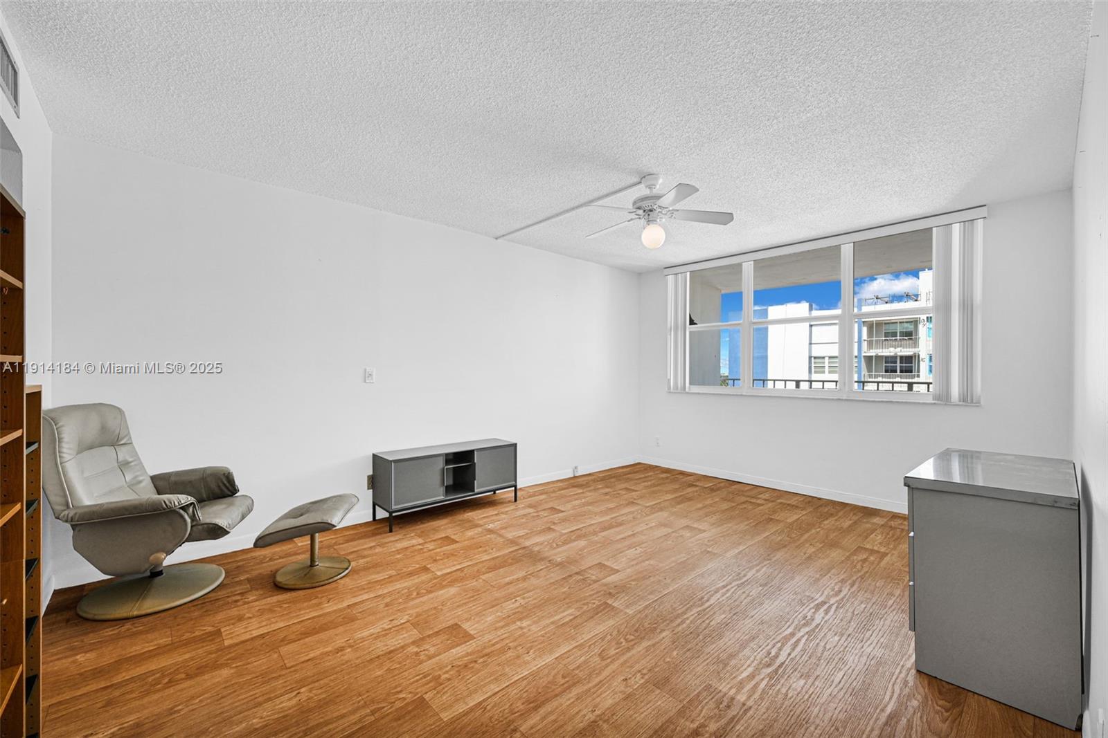 TRAFALGAR TOWERS CONDOMIN - Residential