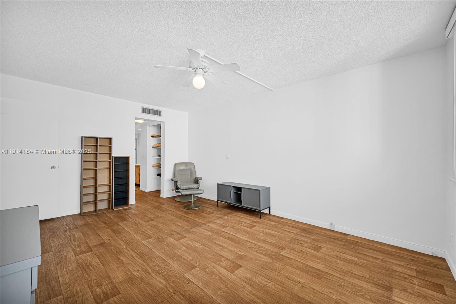 TRAFALGAR TOWERS CONDOMIN - Residential