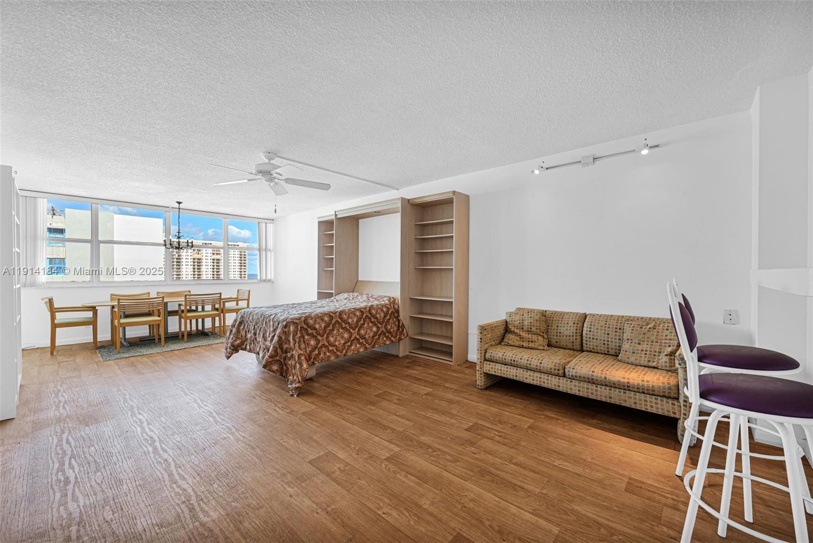 TRAFALGAR TOWERS CONDOMIN - Residential