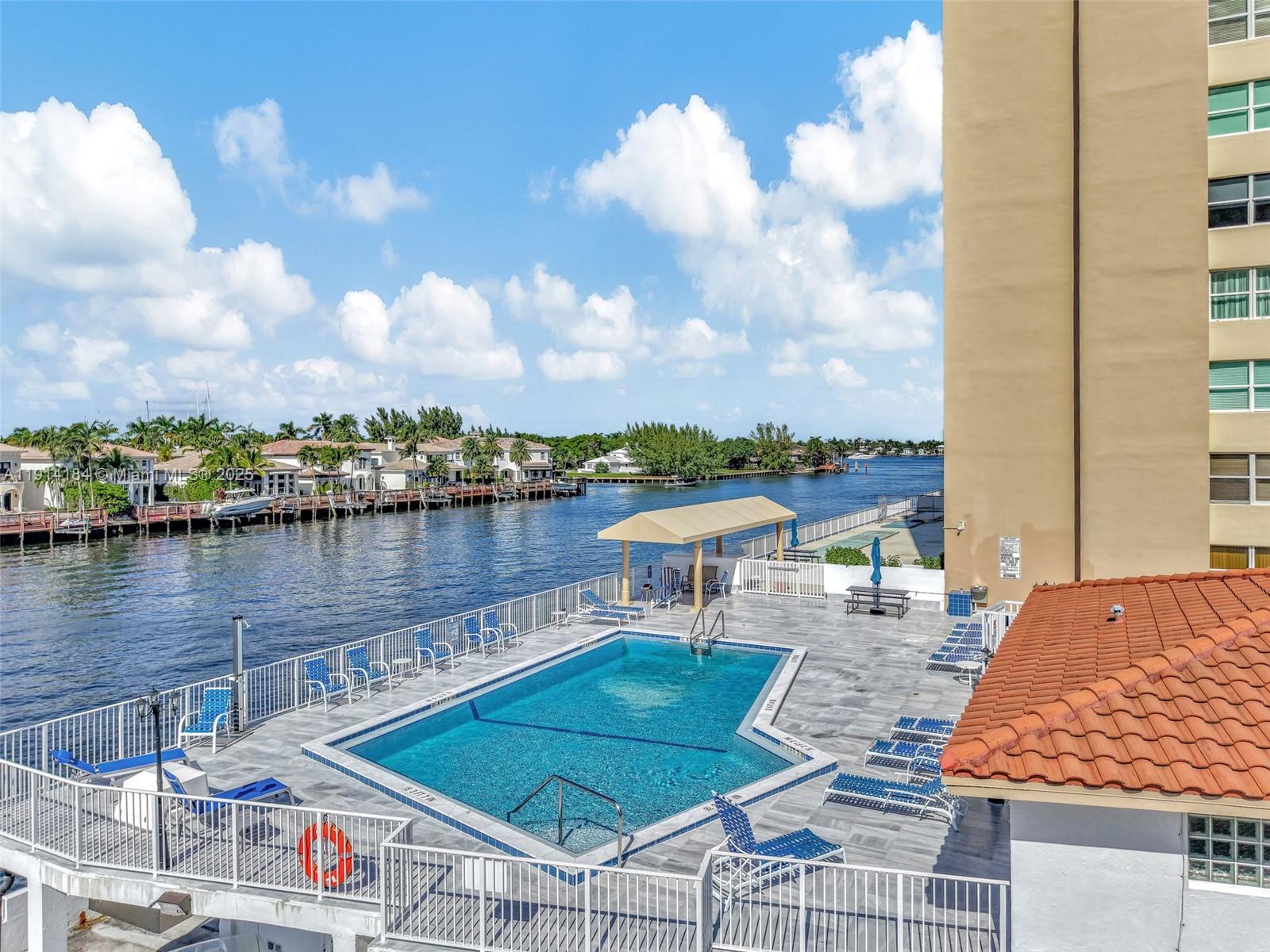 TRAFALGAR TOWERS CONDOMIN - Residential