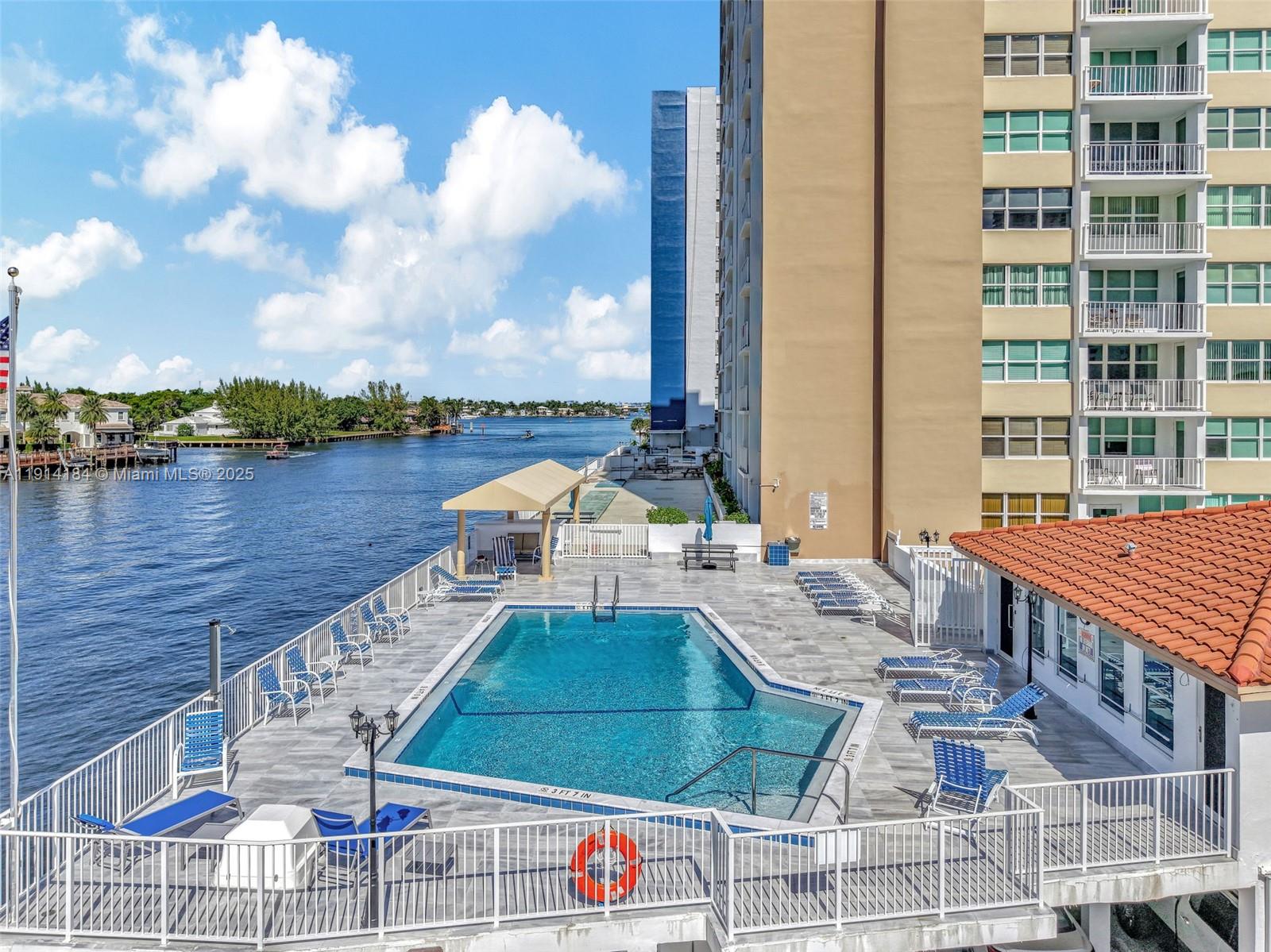 TRAFALGAR TOWERS CONDOMIN - Residential