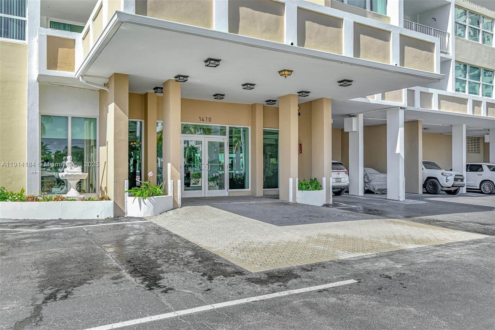 TRAFALGAR TOWERS CONDOMIN - Residential