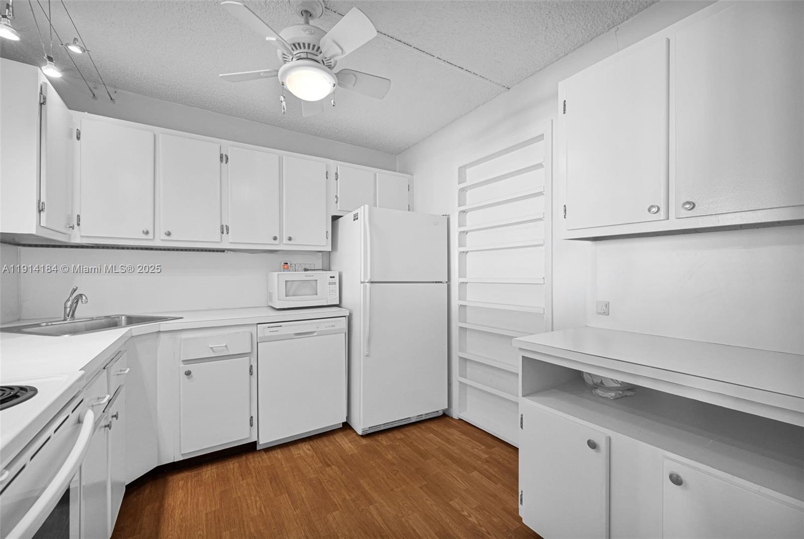 TRAFALGAR TOWERS CONDOMIN - Residential