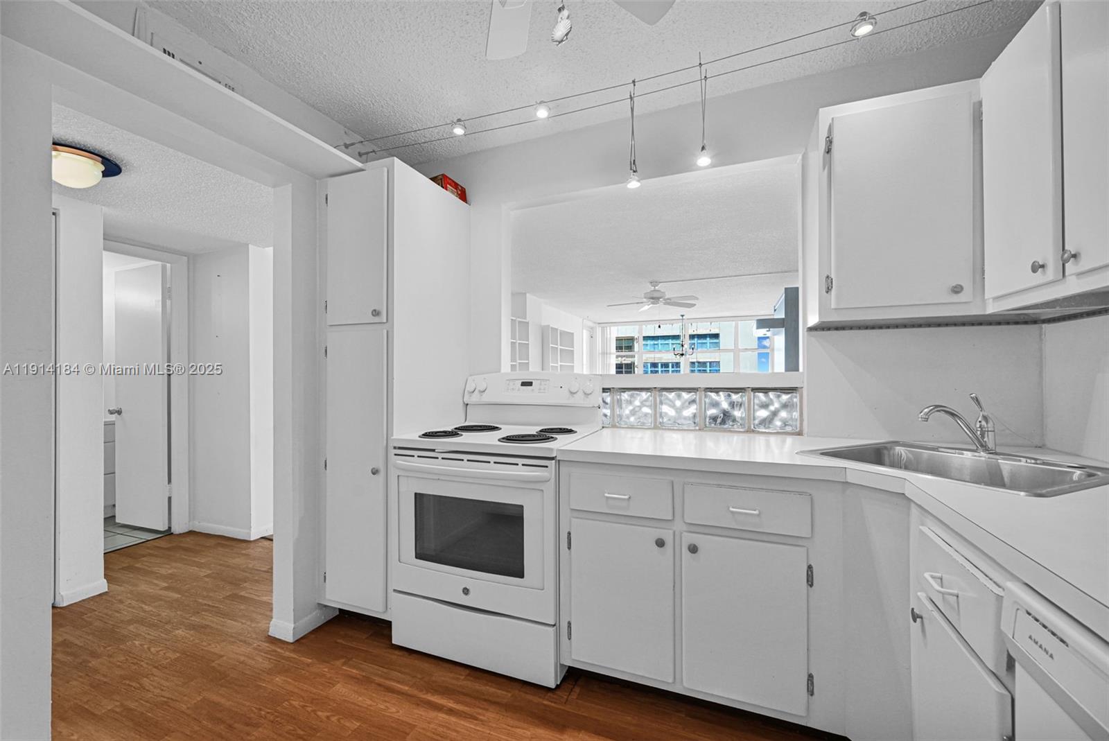 TRAFALGAR TOWERS CONDOMIN - Residential