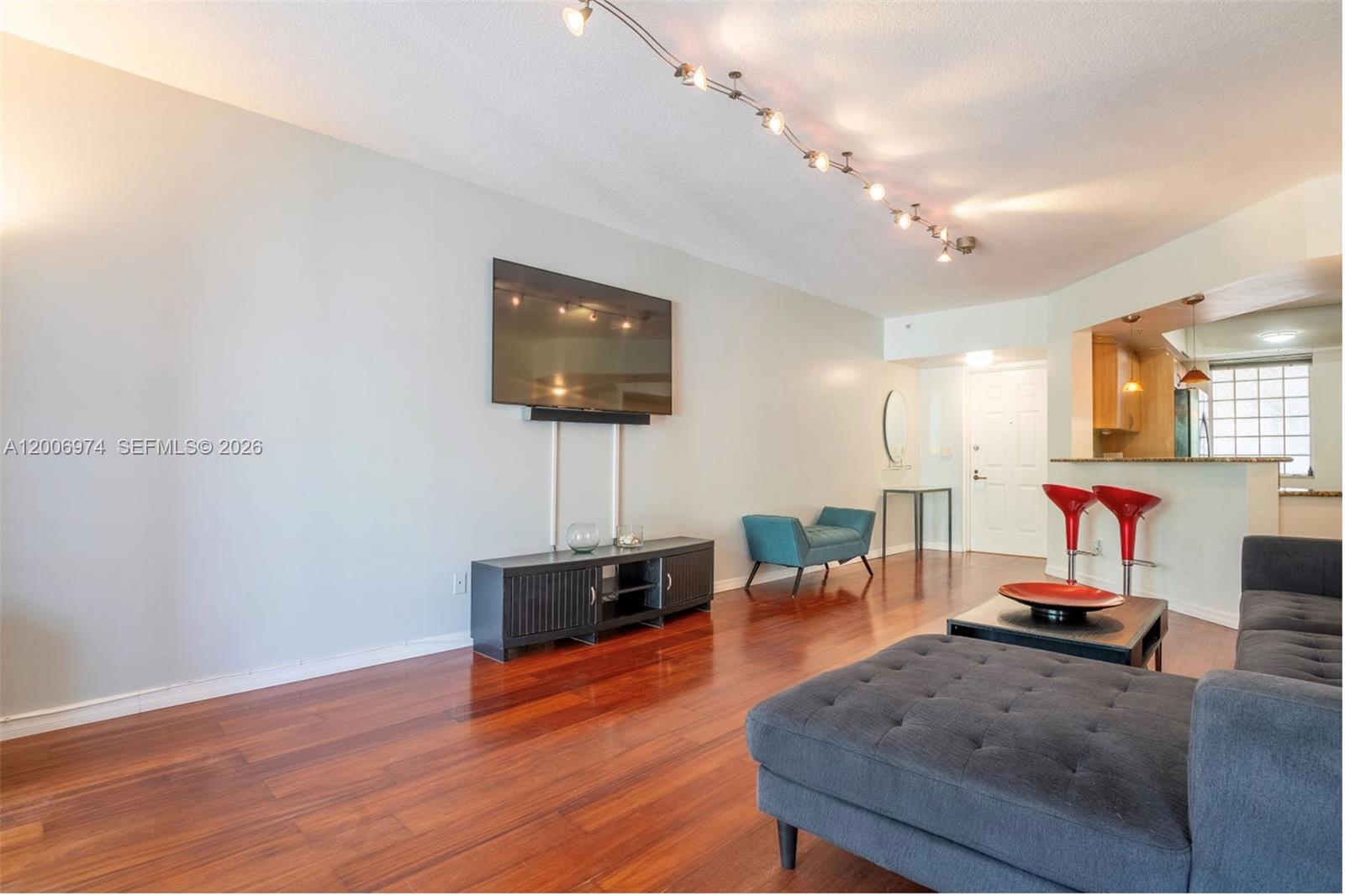 151 Michigan Ave 533