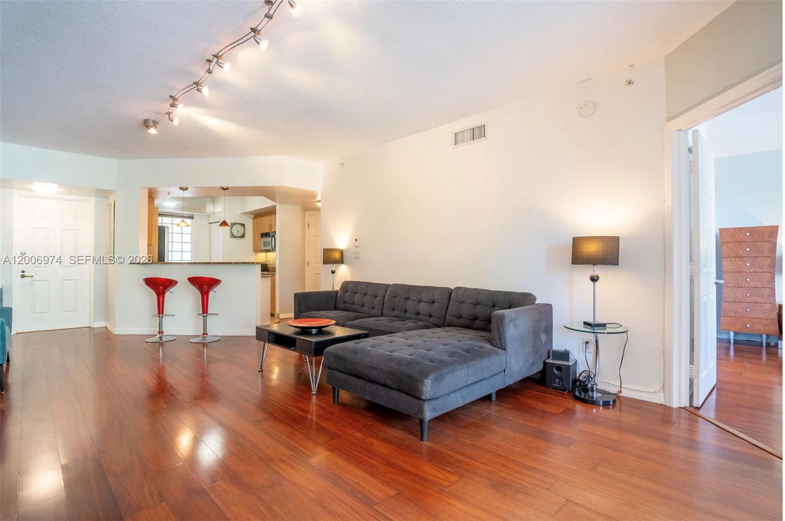 151 Michigan Ave 533