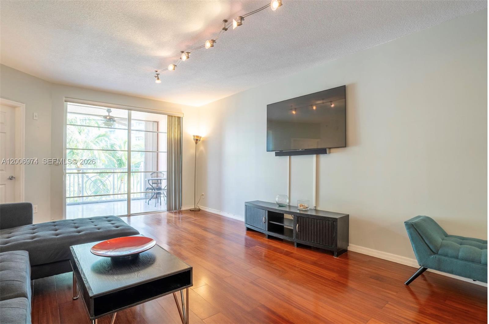 151 Michigan Ave 533