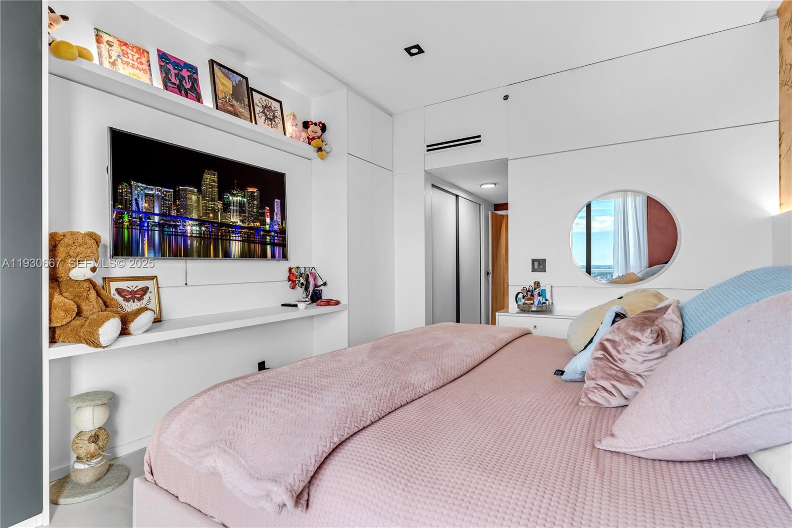 HAMPTONS WEST CONDO - Residential