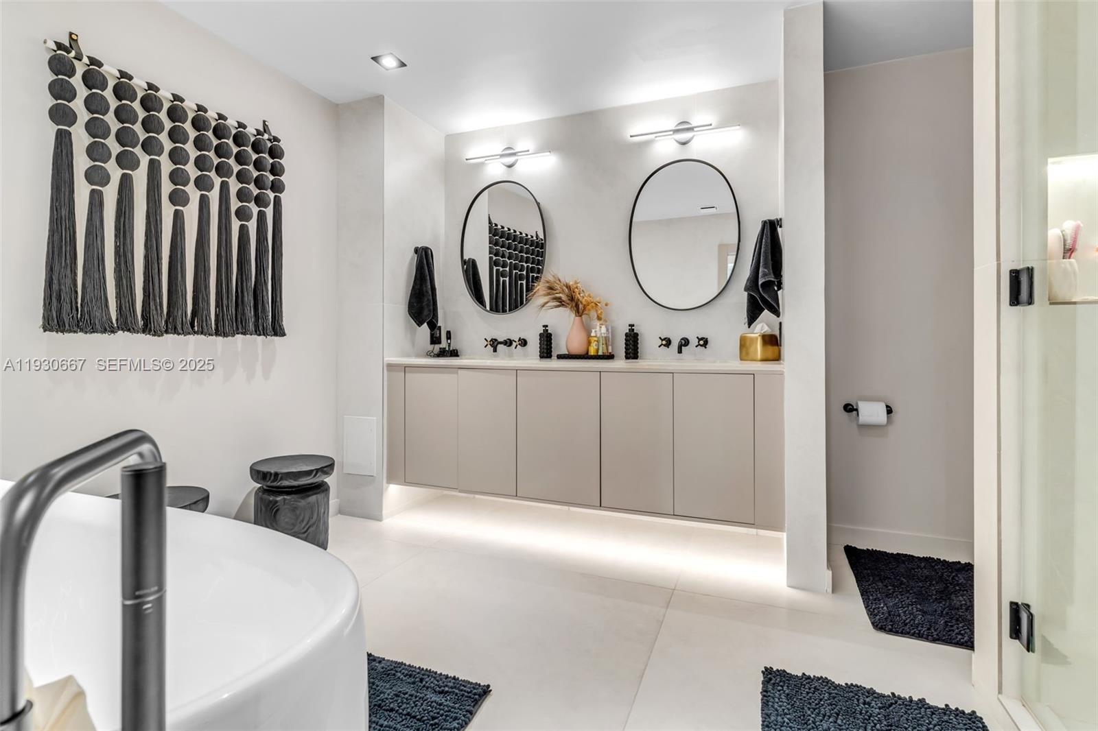 HAMPTONS WEST CONDO - Residential