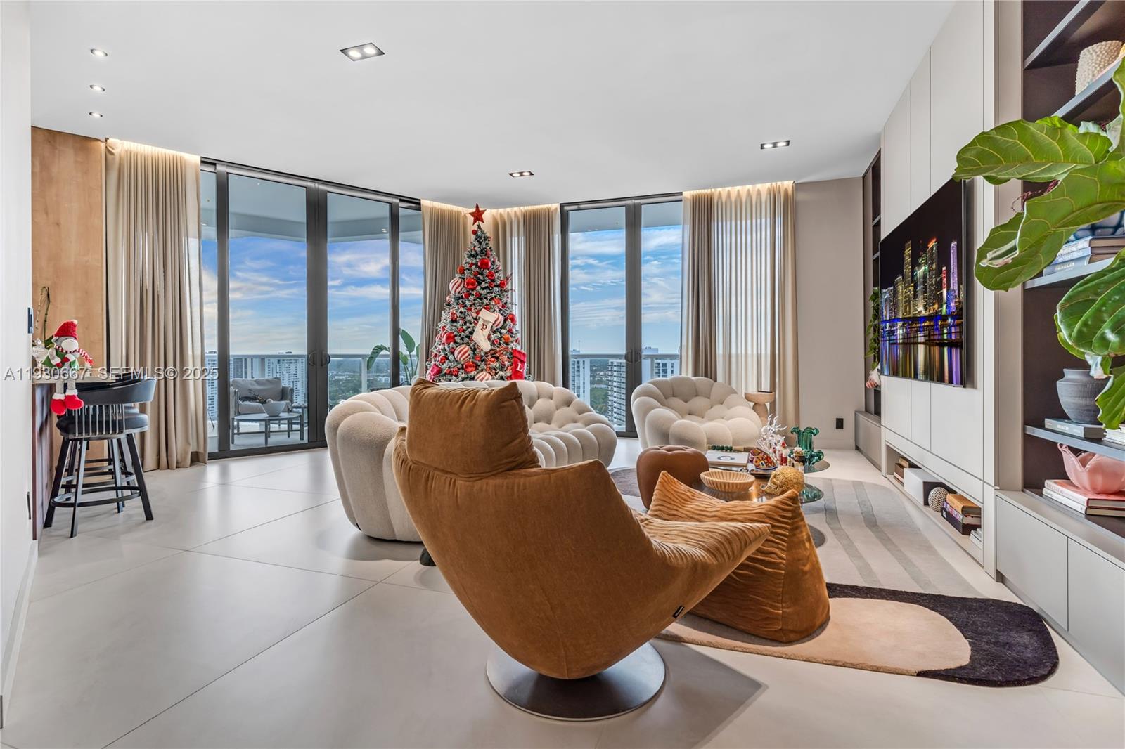 HAMPTONS WEST CONDO - Residential