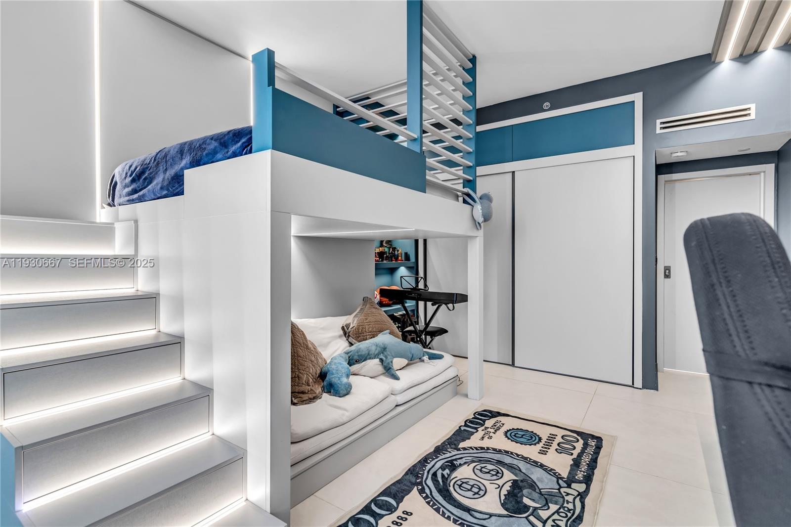 HAMPTONS WEST CONDO - Residential