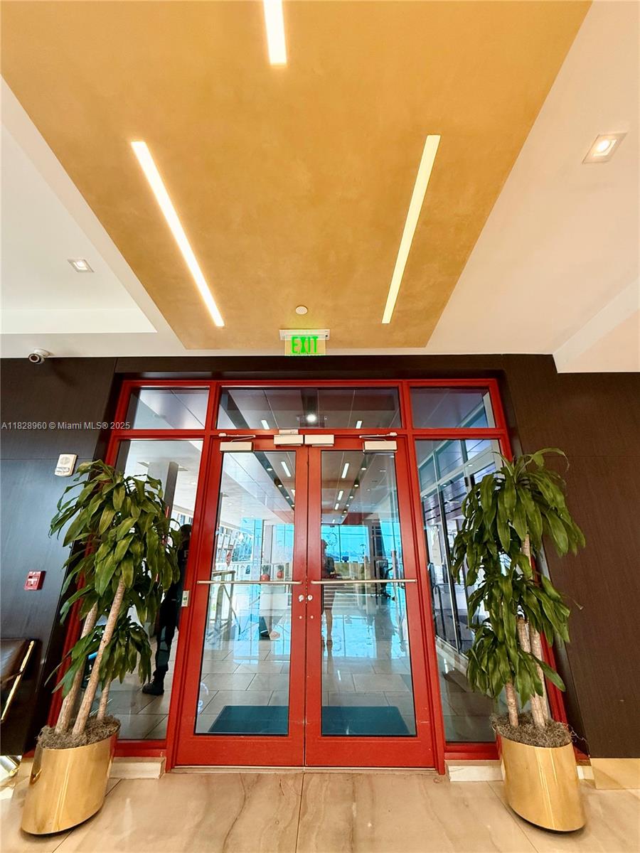 COSTA HOLLYWOOD CONDO - Residential