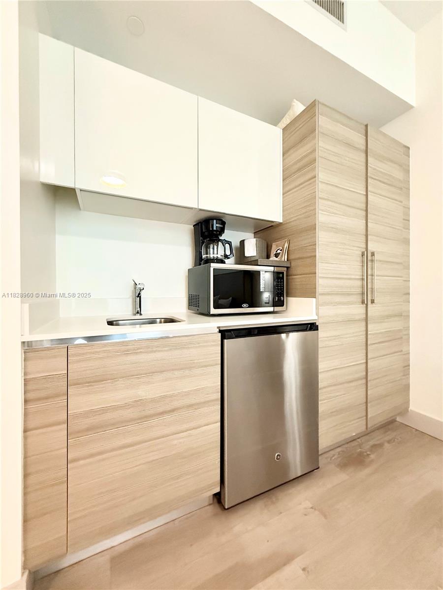 COSTA HOLLYWOOD CONDO - Residential