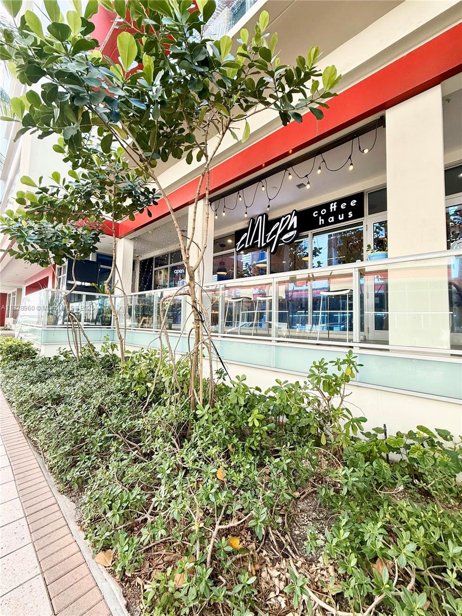 COSTA HOLLYWOOD CONDO - Residential