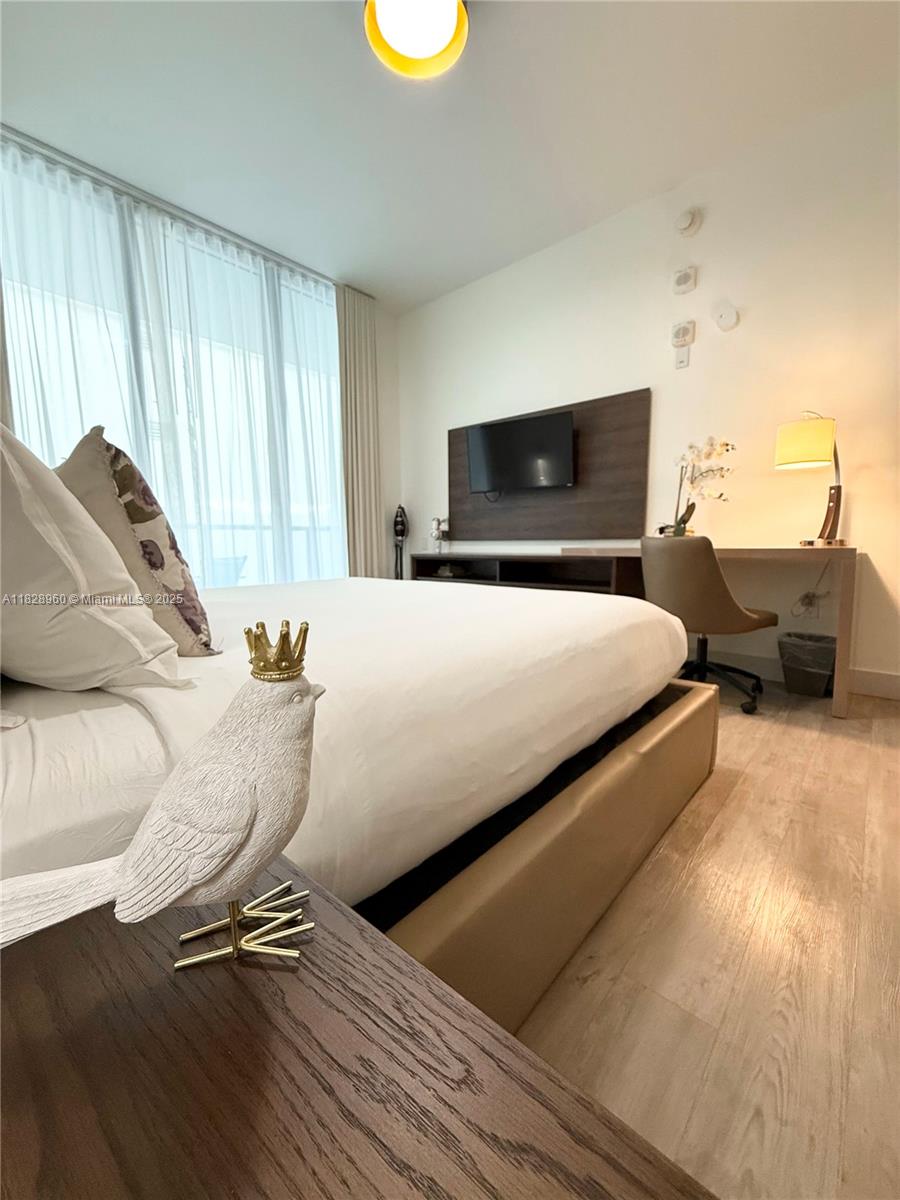 COSTA HOLLYWOOD CONDO - Residential