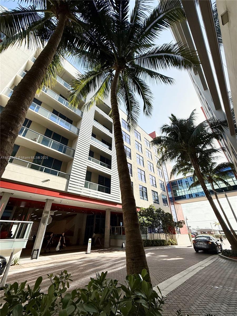 COSTA HOLLYWOOD CONDO - Residential