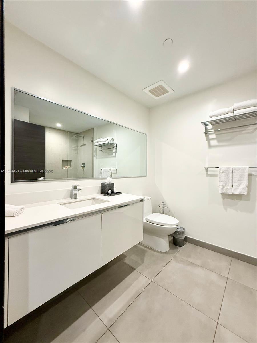 777 N Ocean Dr S418, Hollywood, FL, 33019/$320,000 4 777 N Ocean Dr S418